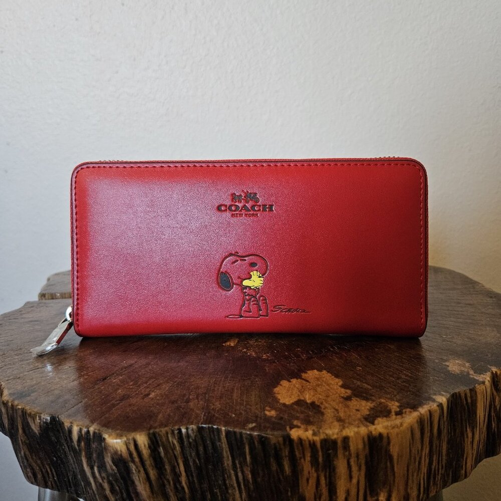 Coach x Peanuts Snoopy Wallet Red Vermillion F53773 Zip Around NWT Woodstock - Picture 3 of 16